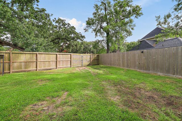 3902 Savell Drive, Baytown, TX 77521