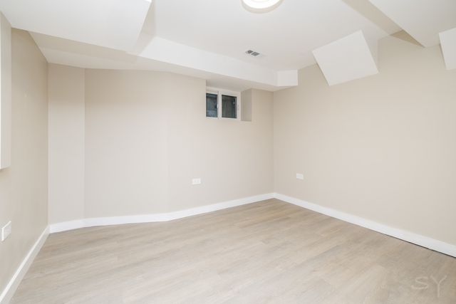 6129 N Ravenswood Avenue, Chicago, IL 60660