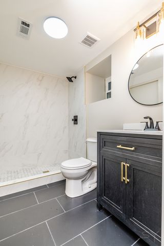 6129 N Ravenswood Avenue, Chicago, IL 60660