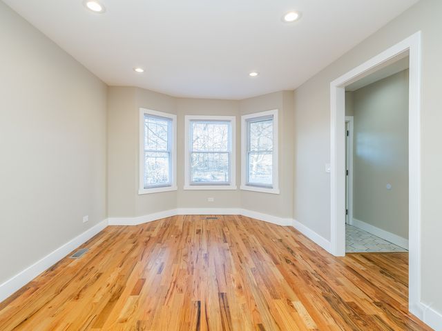 6129 N Ravenswood Avenue, Chicago, IL 60660