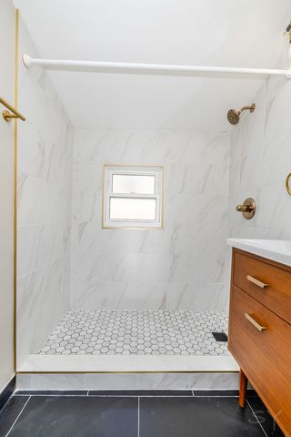 6129 N Ravenswood Avenue, Chicago, IL 60660