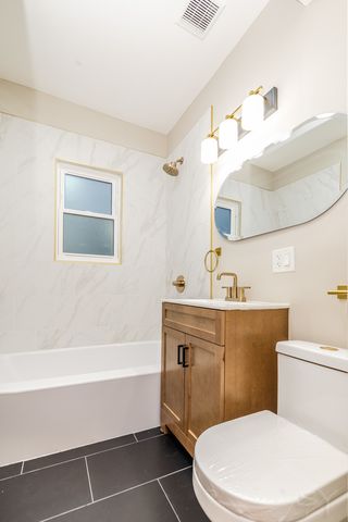 6129 N Ravenswood Avenue, Chicago, IL 60660