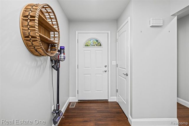 2479 Gibson Road, Grand Blanc, MI 48439