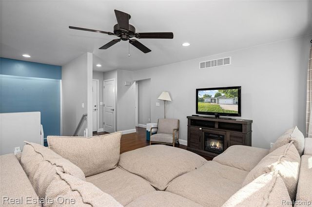 2479 Gibson Road, Grand Blanc, MI 48439