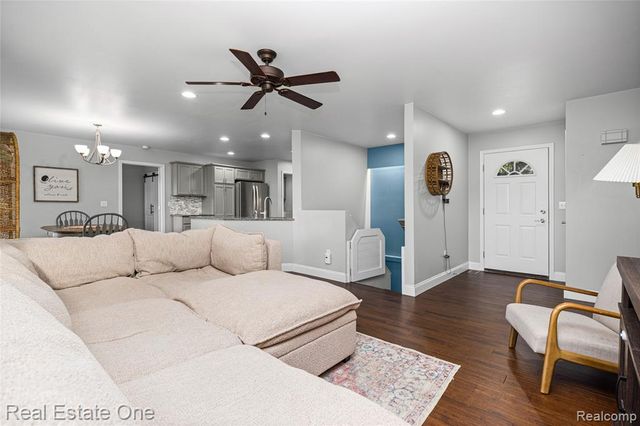 2479 Gibson Road, Grand Blanc, MI 48439