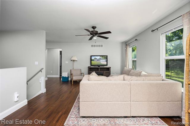 2479 Gibson Road, Grand Blanc, MI 48439