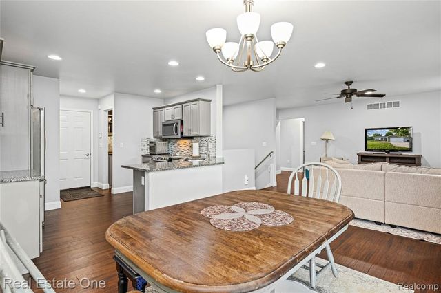 2479 Gibson Road, Grand Blanc, MI 48439