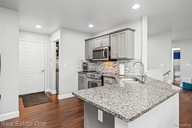 2479 Gibson Road, Grand Blanc, MI 48439