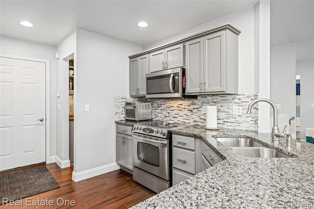 2479 Gibson Road, Grand Blanc, MI 48439