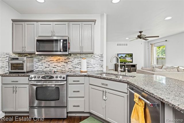 2479 Gibson Road, Grand Blanc, MI 48439
