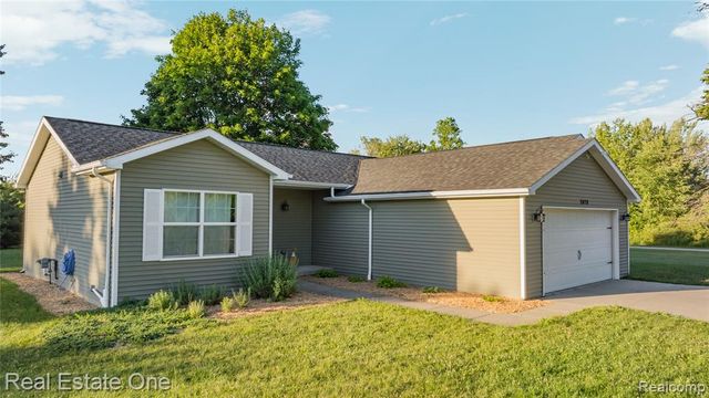 2479 Gibson Road, Grand Blanc, MI 48439