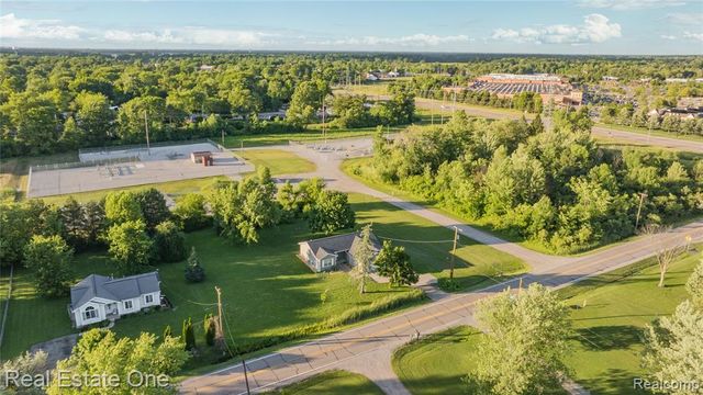 2479 Gibson Road, Grand Blanc, MI 48439