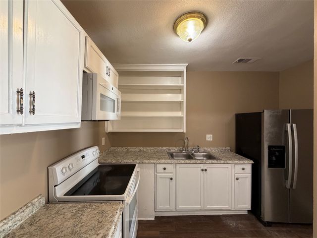 2829 Falls Drive, Dallas, TX 75211