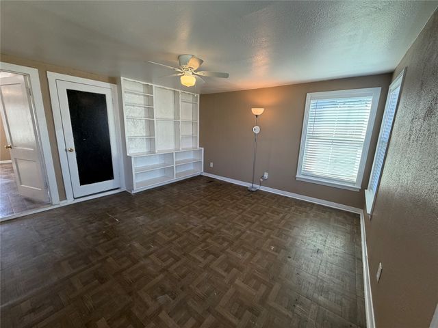 2829 Falls Drive, Dallas, TX 75211