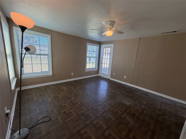 2829 Falls Drive, Dallas, TX 75211