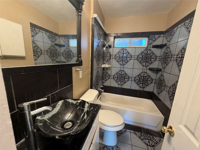 2829 Falls Drive, Dallas, TX 75211