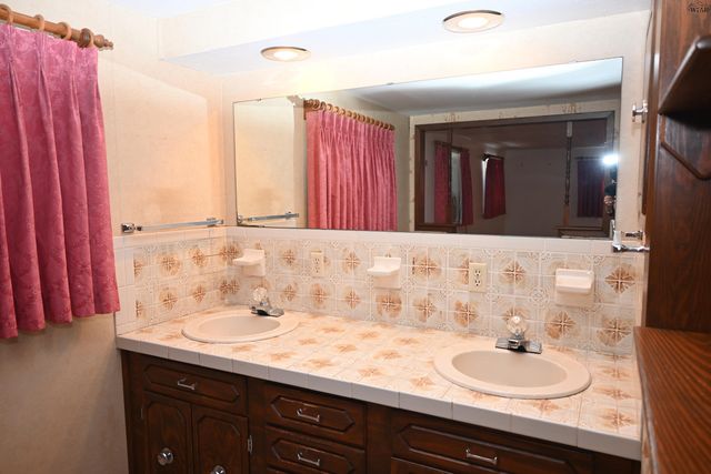 77 EDGEWATER DRIVE, Wichita Falls, TX 76308