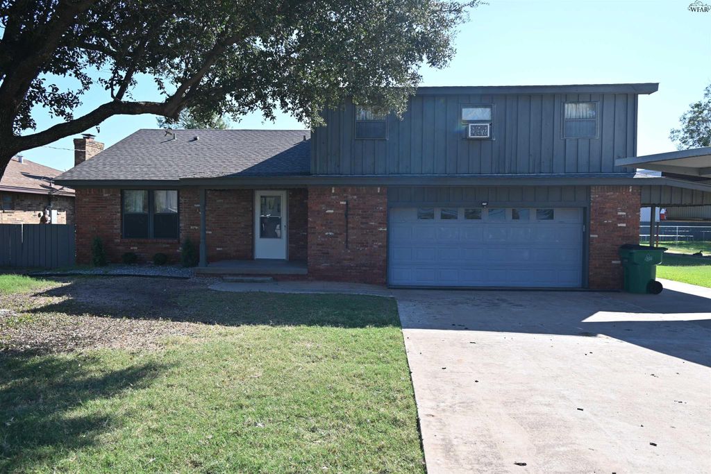 77 EDGEWATER DRIVE, Wichita Falls, TX 76308
