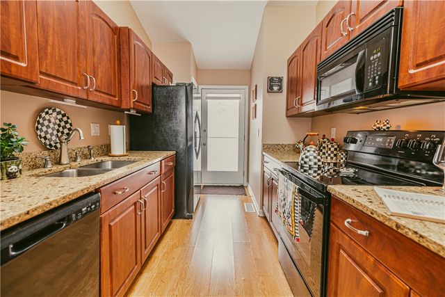 84 Amberwood Place, Greece, NY 14626