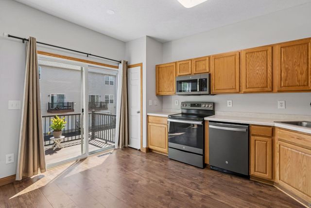 7944 Stratford Circle N, Shakopee, MN 55379