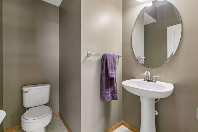 7944 Stratford Circle N, Shakopee, MN 55379