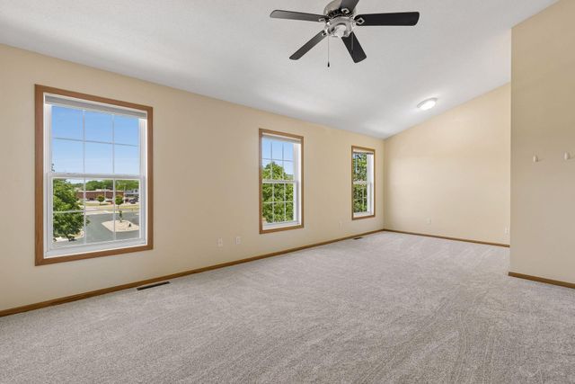 7944 Stratford Circle N, Shakopee, MN 55379