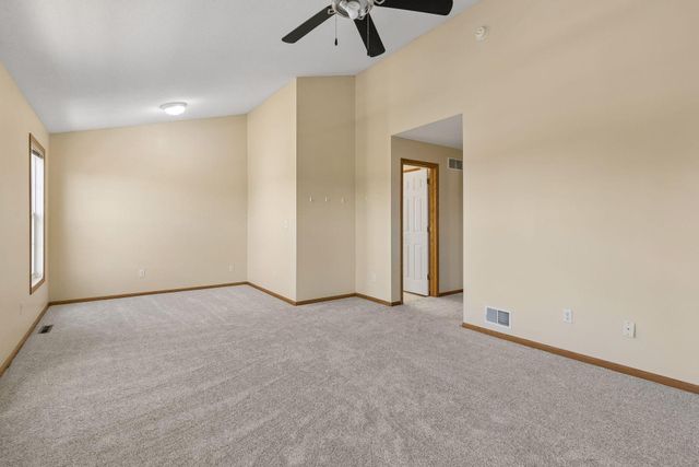 7944 Stratford Circle N, Shakopee, MN 55379