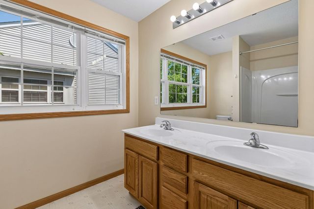 7944 Stratford Circle N, Shakopee, MN 55379