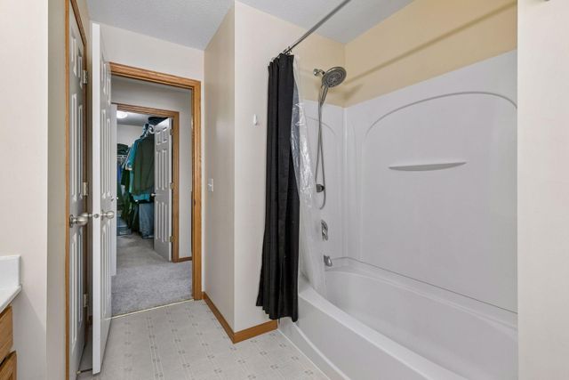 7944 Stratford Circle N, Shakopee, MN 55379