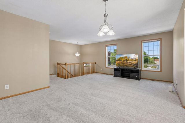7944 Stratford Circle N, Shakopee, MN 55379