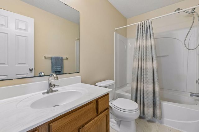 7944 Stratford Circle N, Shakopee, MN 55379
