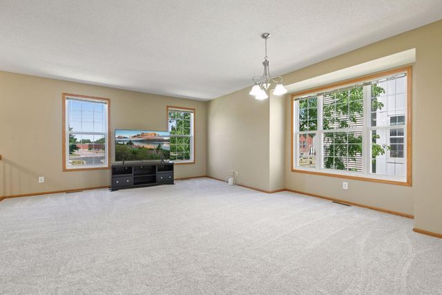 7944 Stratford Circle N, Shakopee, MN 55379