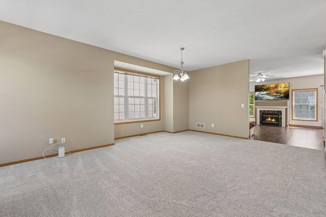 7944 Stratford Circle N, Shakopee, MN 55379