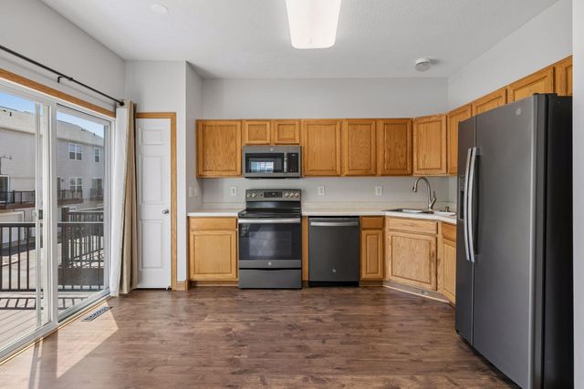 7944 Stratford Circle N, Shakopee, MN 55379