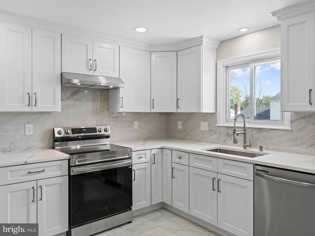 523 RHODE ISLAND AVE, Cherry Hill, NJ 08002