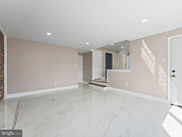 523 RHODE ISLAND AVE, Cherry Hill, NJ 08002