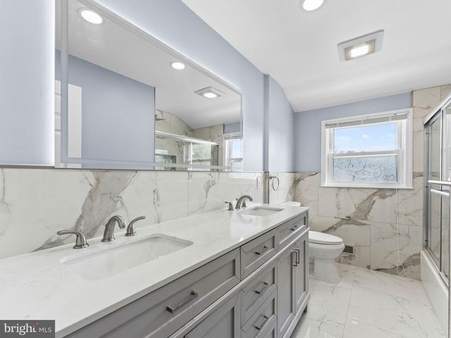 523 RHODE ISLAND AVE, Cherry Hill, NJ 08002