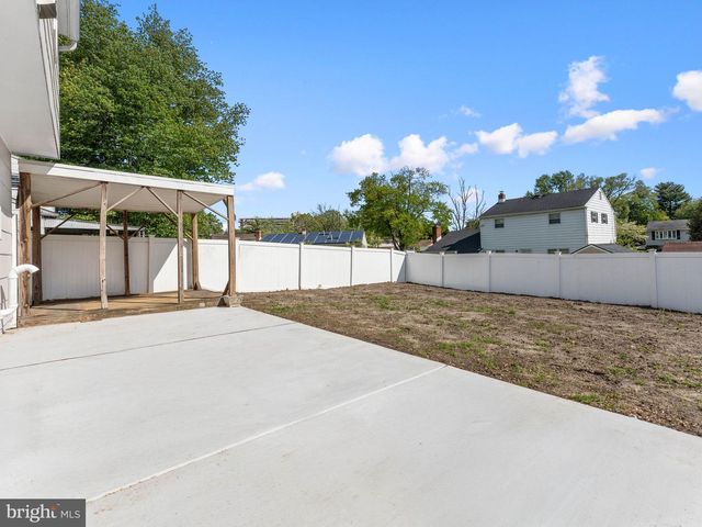 523 RHODE ISLAND AVE, Cherry Hill, NJ 08002
