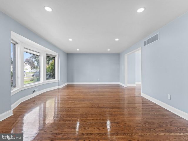 523 RHODE ISLAND AVE, Cherry Hill, NJ 08002