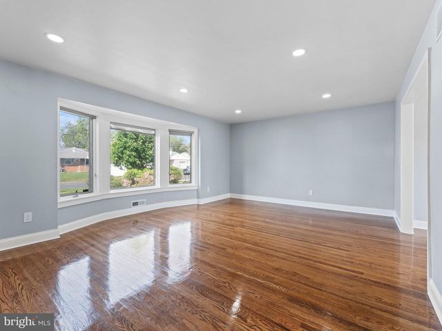 523 RHODE ISLAND AVE, Cherry Hill, NJ 08002