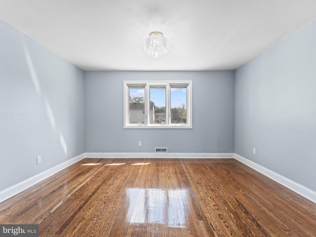 523 RHODE ISLAND AVE, Cherry Hill, NJ 08002