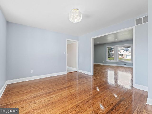 523 RHODE ISLAND AVE, Cherry Hill, NJ 08002