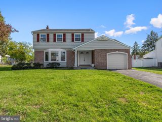 523 RHODE ISLAND AVE, Cherry Hill, NJ 08002