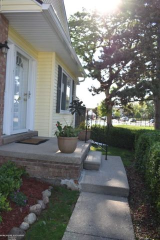 37322 Charter Oaks Boulevard, Clinton Twp, MI 48036