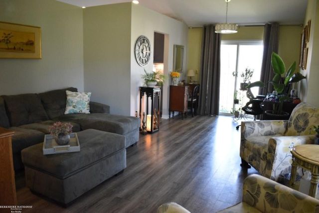 37322 Charter Oaks Boulevard, Clinton Twp, MI 48036