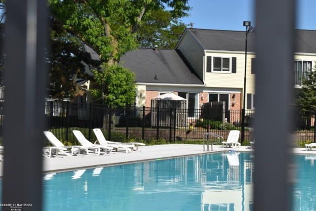 37322 Charter Oaks Boulevard, Clinton Twp, MI 48036