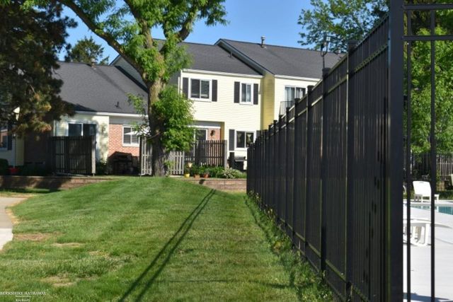 37322 Charter Oaks Boulevard, Clinton Twp, MI 48036