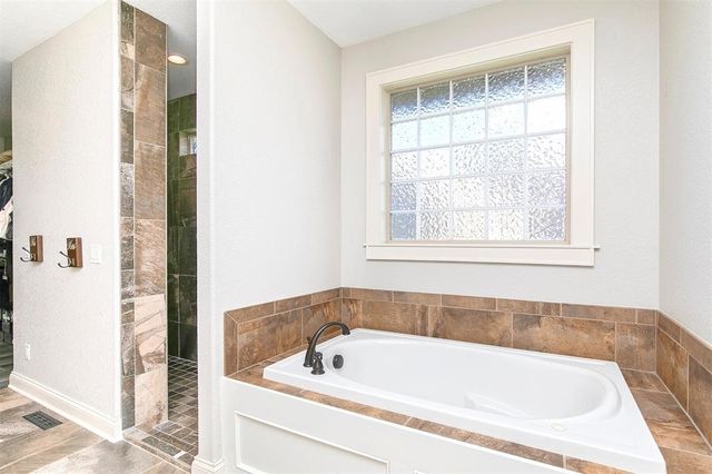 5119 NE Jan Rose Parkway, Ankeny, IA 50021