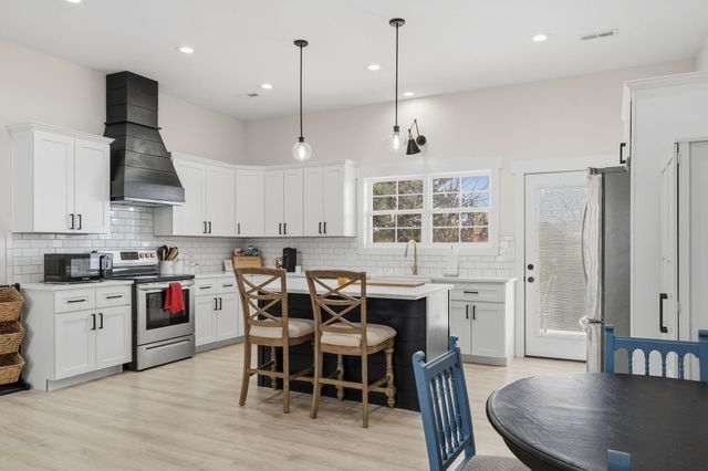 276 Royale Estates Road, Kimberling City, MO 65686