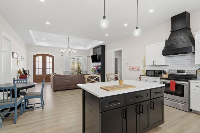 276 Royale Estates Road, Kimberling City, MO 65686